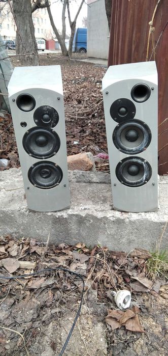 Студийный сабвуфер Edifier