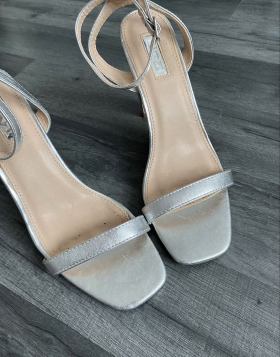 Linzi 38 srebrne buty sandały sandałki na słupku