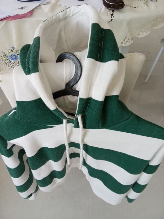 POLO SPORTING Jovem com Carapuço. Como Novo. Anuncio 4 Fotos