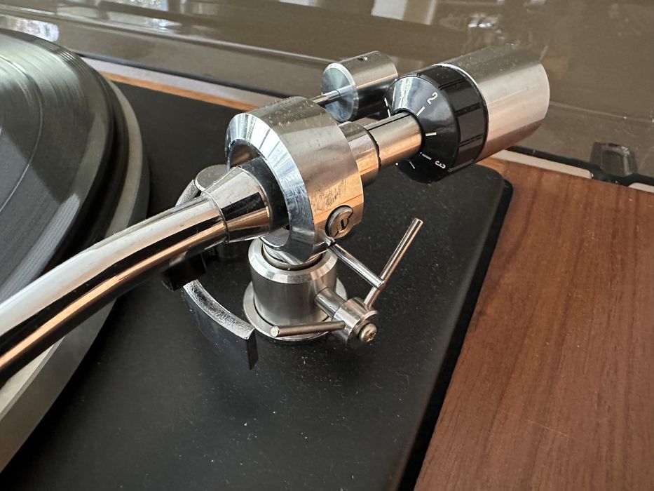 Gira-discos Lenco 76 S com braço Jelco em excelente estado