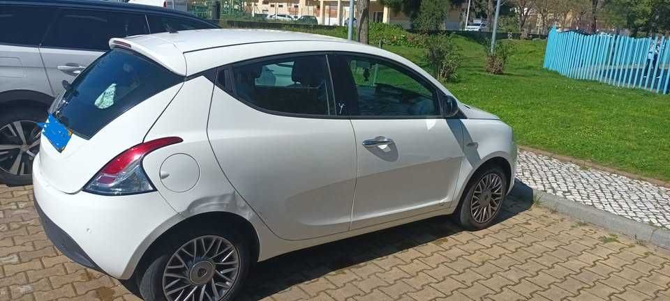 Vende-se lancia ypsilon de 2013 Motor  1.3 Multijet Disel
