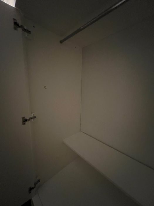 Roupeiro madeira 2 portas e 2 gavetas