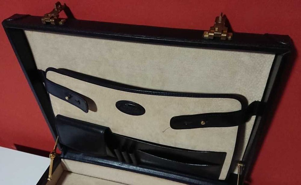 Mala Executiva, clássica, vintage, em couro duro