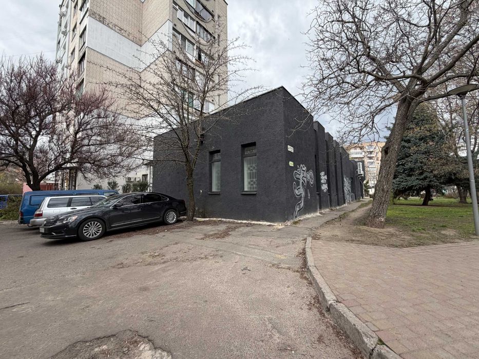 Приміщення в центрі біля Палацу одружень