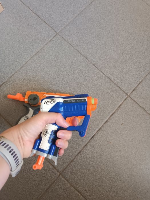 Бластери пістолети Nerf