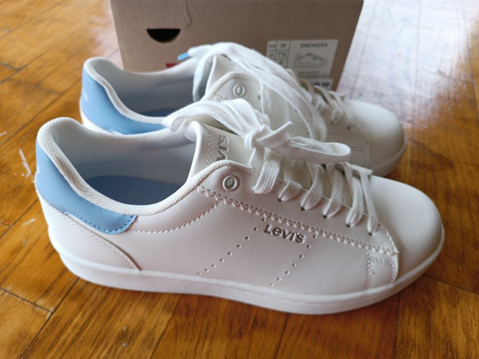 Levi's sneakers жіночі 39