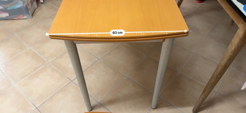Mesa extensivel cozinha e duas cadeiras