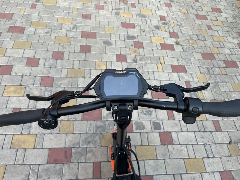 Електросамокат GIANT