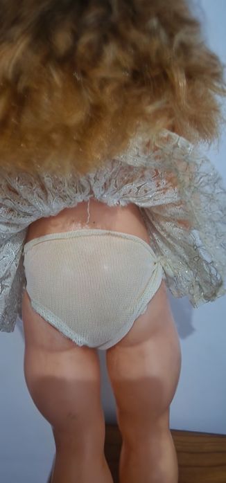 Boneca muito antiga