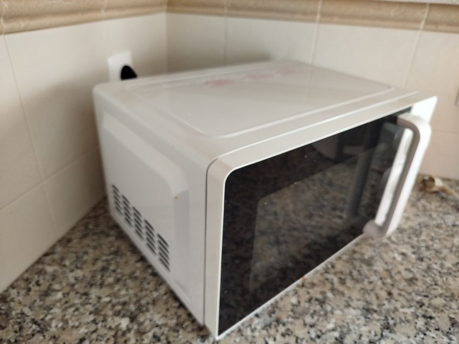 Micro-ondas KUNFT KMW-4459 (20 L - Sem Grill - Branco)
