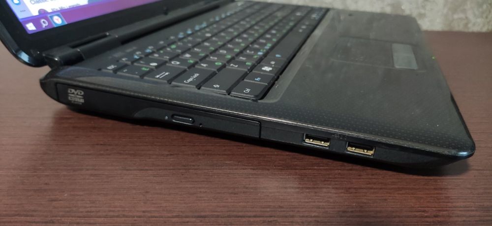 Ноутбук Asus K50IJ (акумулятор тримає, є зарядне в комплекті)