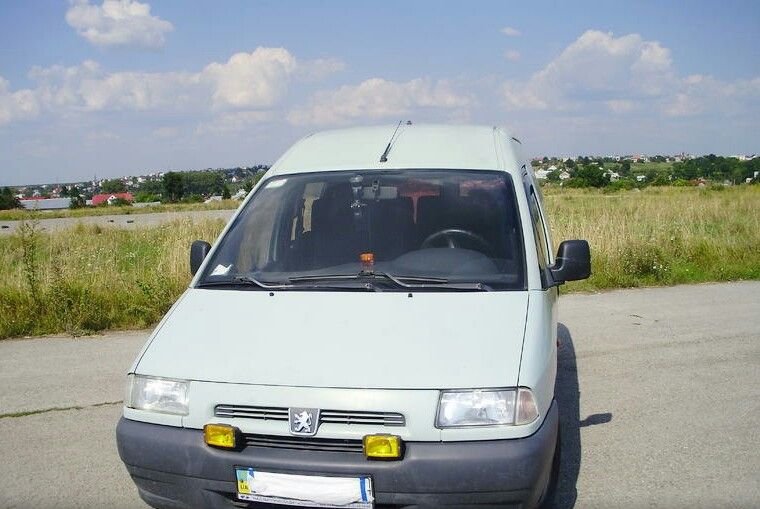 Новое стекло лобовое Peugeot Expert Пежо Експерт