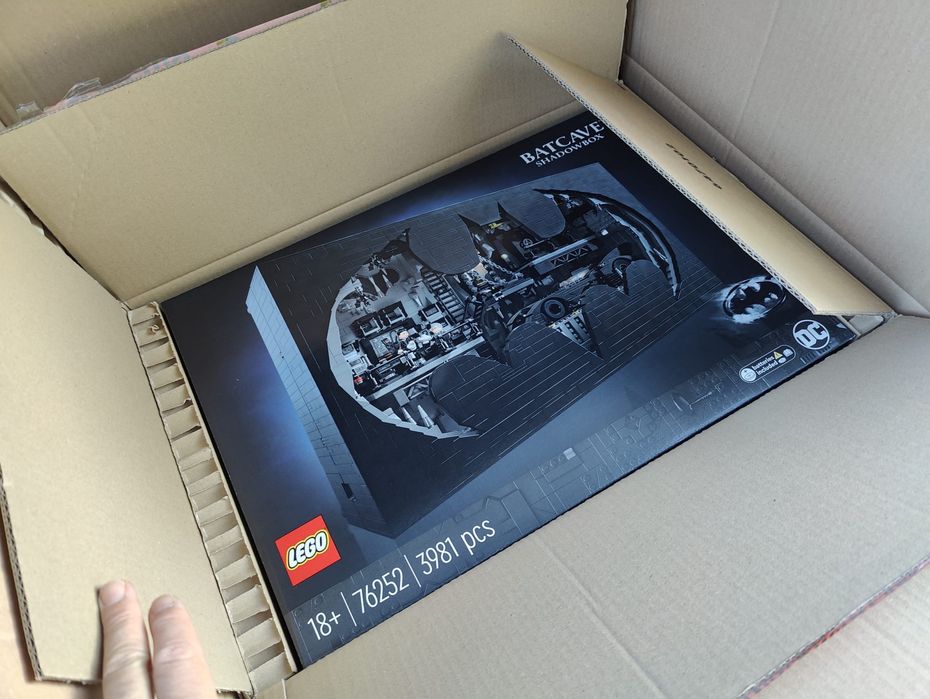 Lego Batman Batcave Shadow Box 76252   3981 Peças