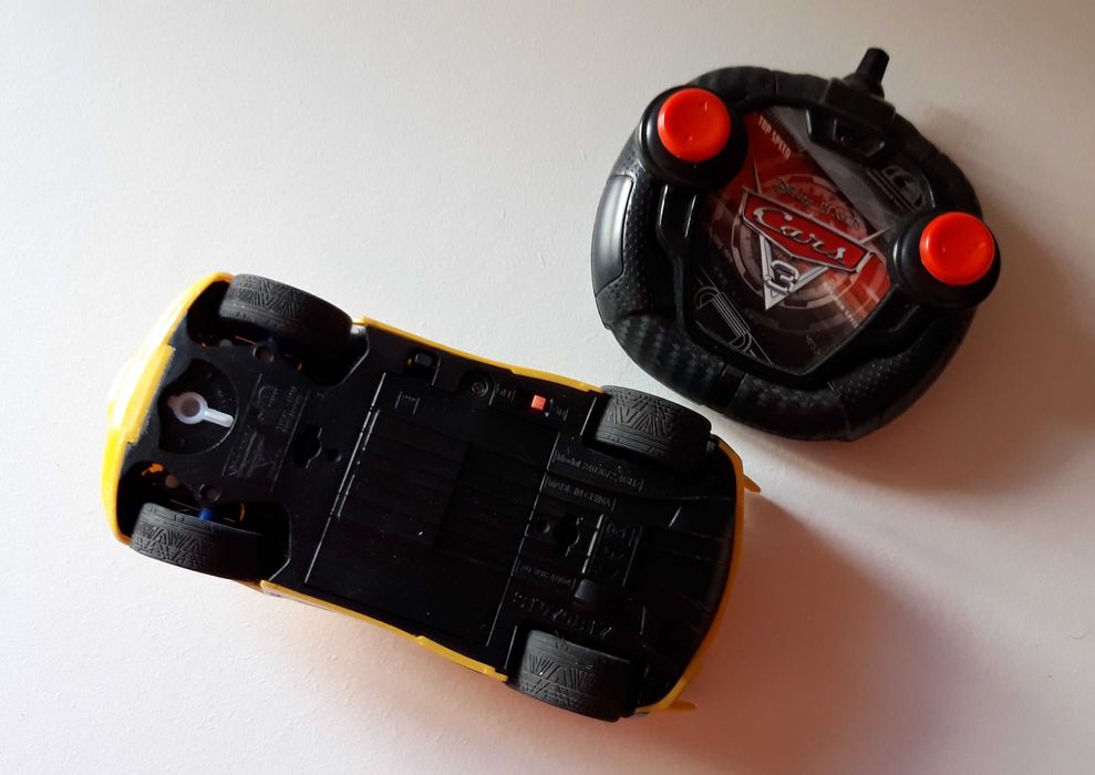Carro telecomandado CARS Disney Pixar