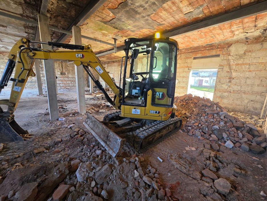 Usługi kucia młotem minikoparka 2.7t ładowarka