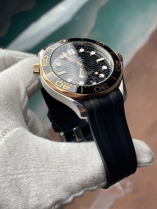 Omega Seamaster 300 18k Sedna Gold Oro 210.22.42.20.01.002