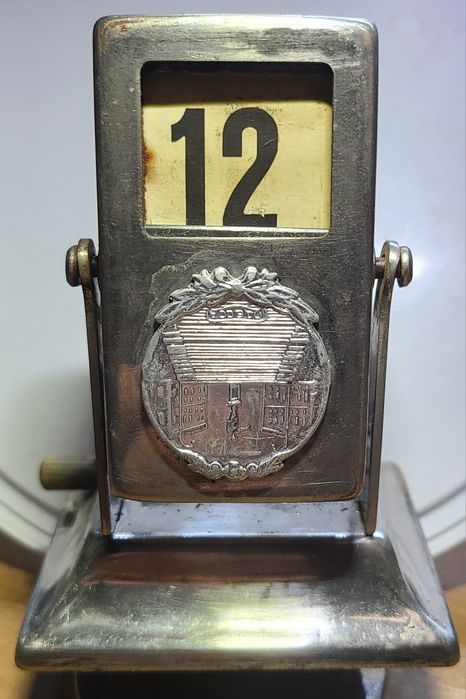 Календарь поворотный