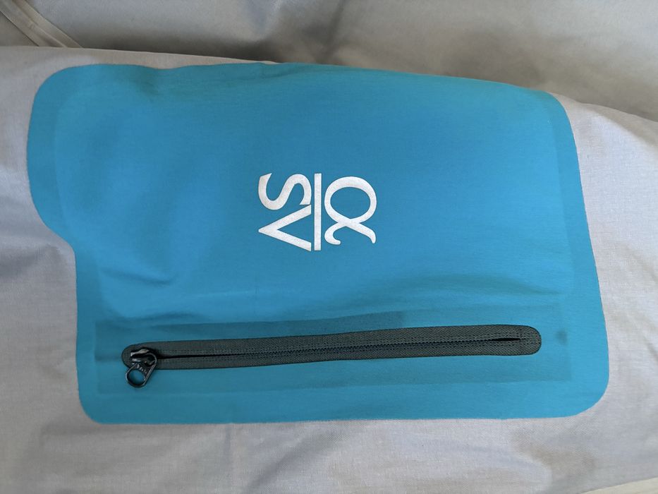 Błękitna kurtka arcteryx