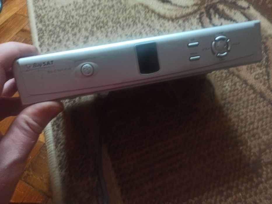 Продаж супутникових тюнерів