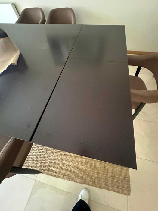 MESA DE SALA EXTENSÍVEL (Fechada - 140 x 140 | Aberta - 240 x 140)