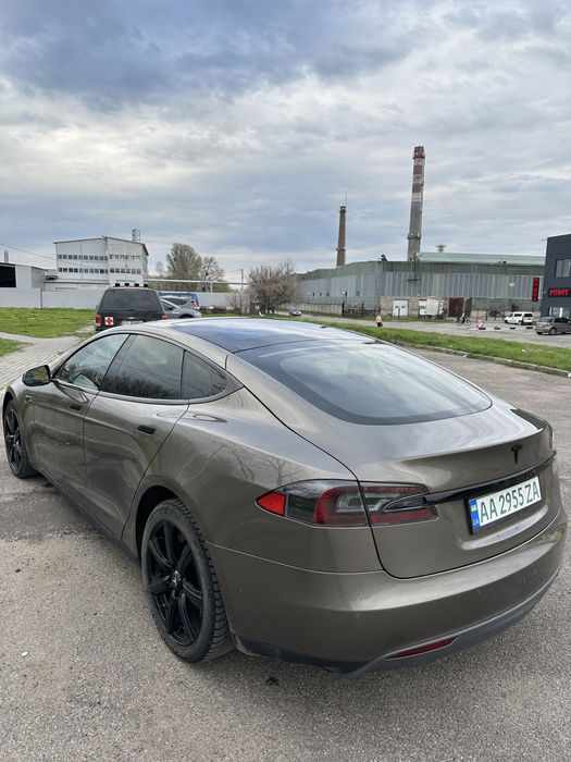 Tesla Model S 90D