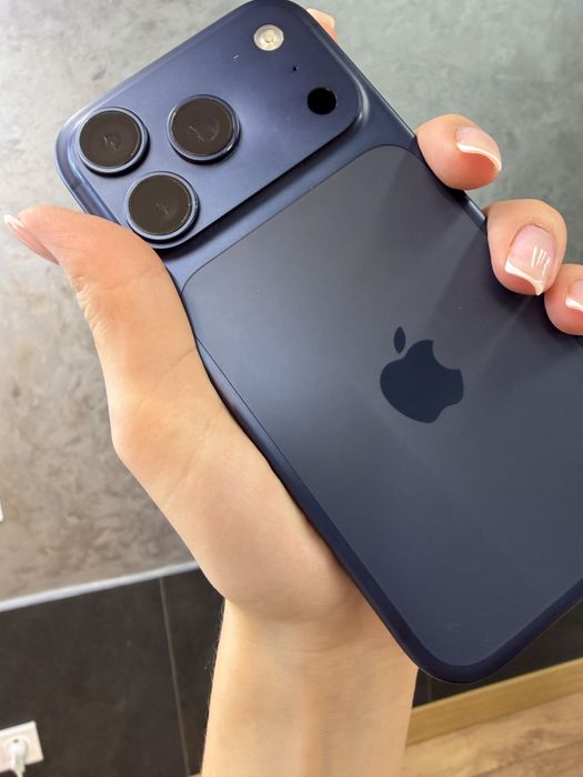 Б/у IPHONE 17Pro 512 Deep Blue Neverlock Костюшка,5 igrand