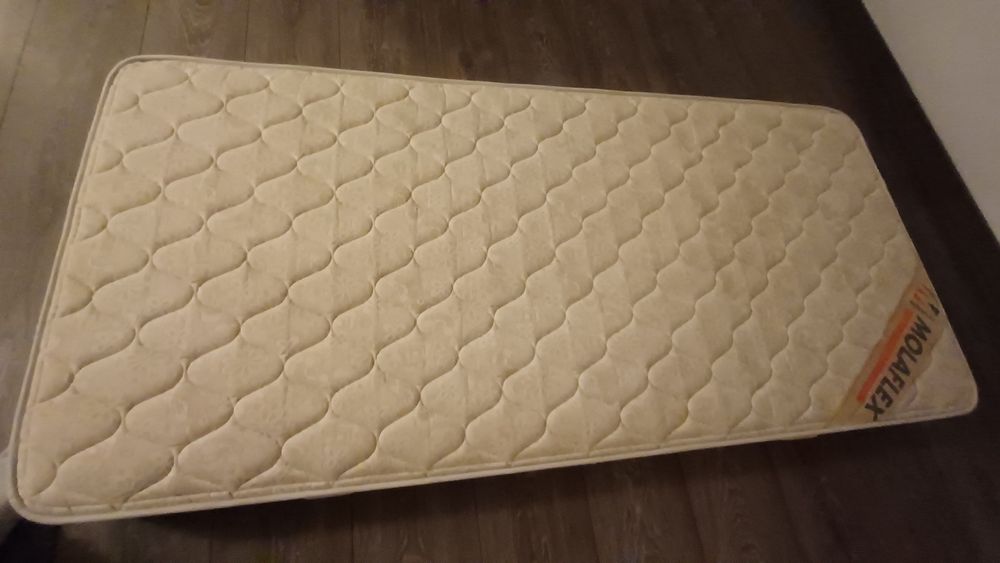 2 colchões de molas em muito bom estado