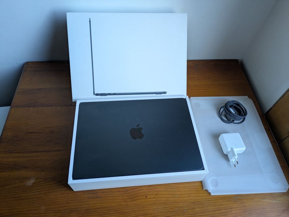 MacBook m4 2025 com 16gb de RAM e 100% de bateria