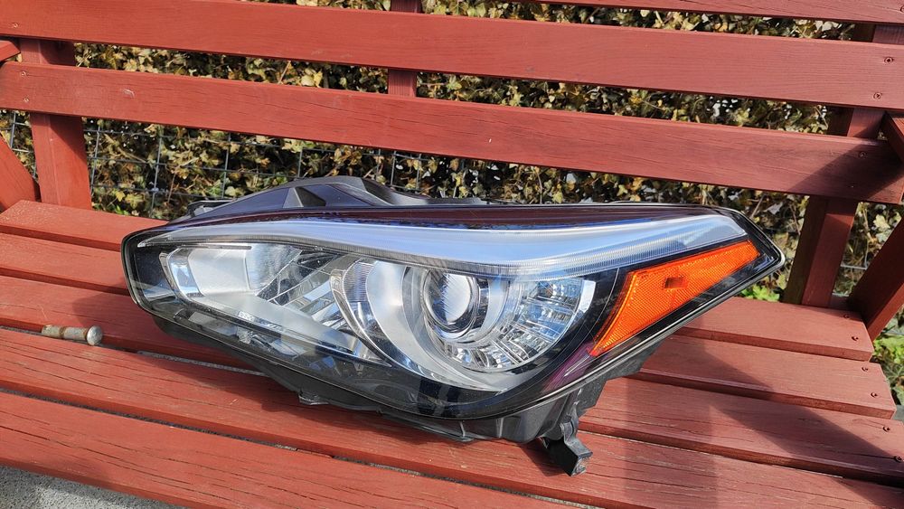 Lampa lewa Infiniti q70 2015r z AFS - skrętna