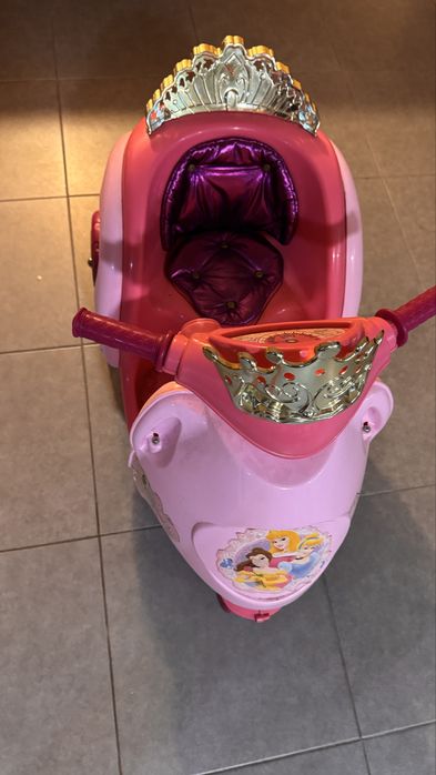Mota da Disney a bateria