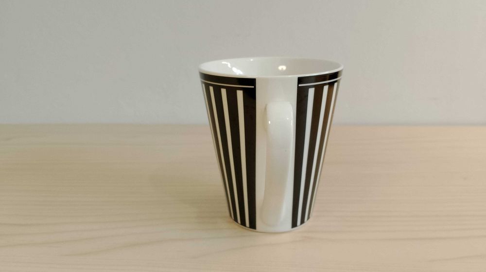 Kubek w pasy, czarno biały, 250 ml.