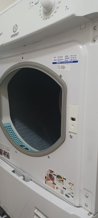 Máquina secar Indesit IDC75