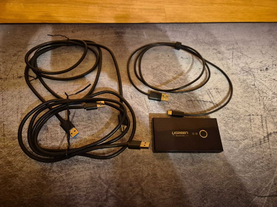 Ugreen KVM switch przełącznik 4xUSB 3.0, stan bardzo dobry