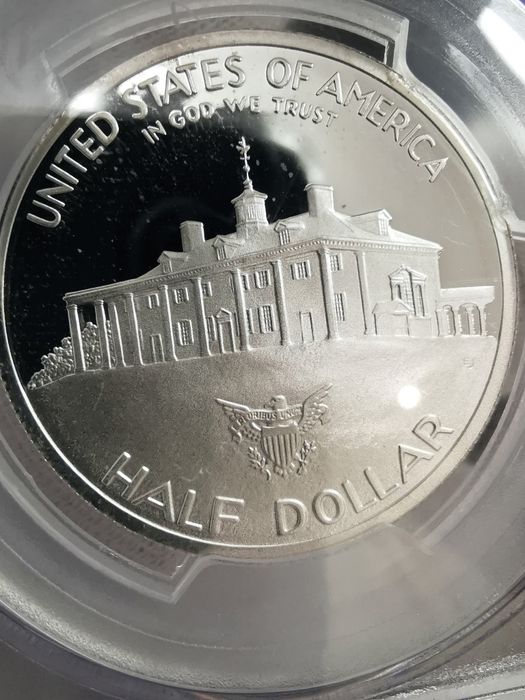 США 50 центів 1982р.- 250 р. від дня народження Джорджа Вашингтона.