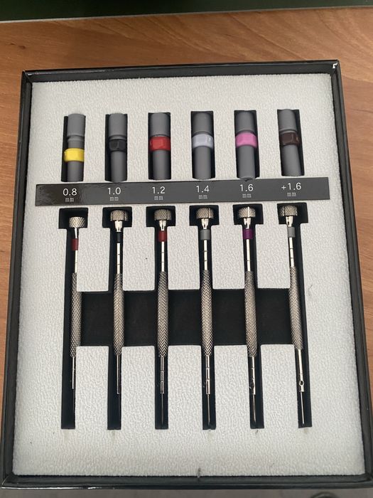 Zestaw wkrętaków zegarmistrzowskich..Nowe