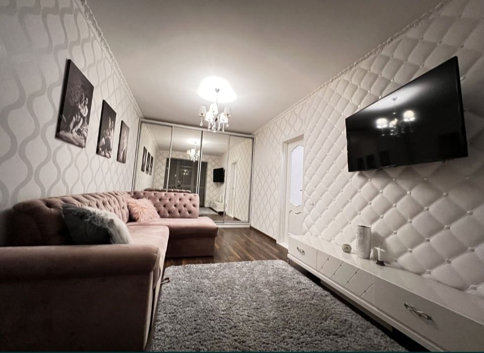 3-кімнатна, 2-рівнева на Щасливому.  ВЕЛИКА 120м2.Дизайнерськи ремонт