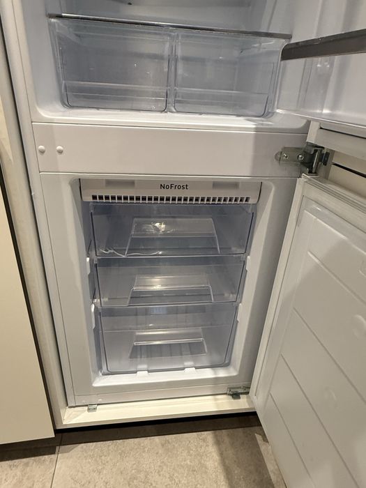 Холодильник вбудований Hansa