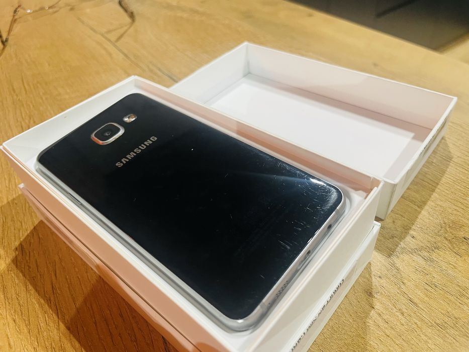 W pelni sprawny telefon Samsung A3 Super Amoled