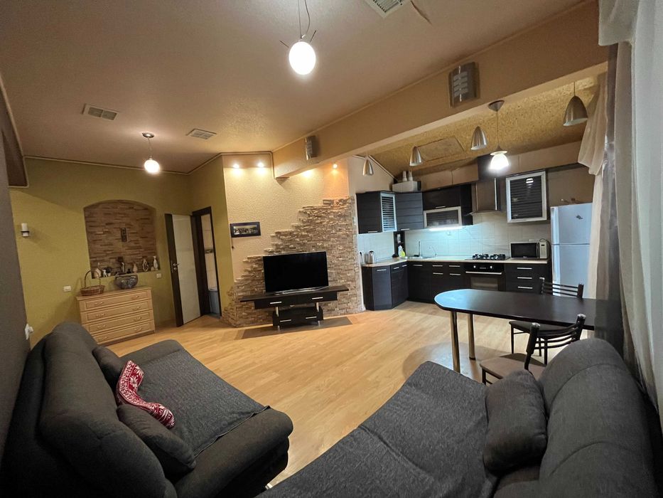 2-кімнатна квартира з джакузі  центр  майдан Конституції