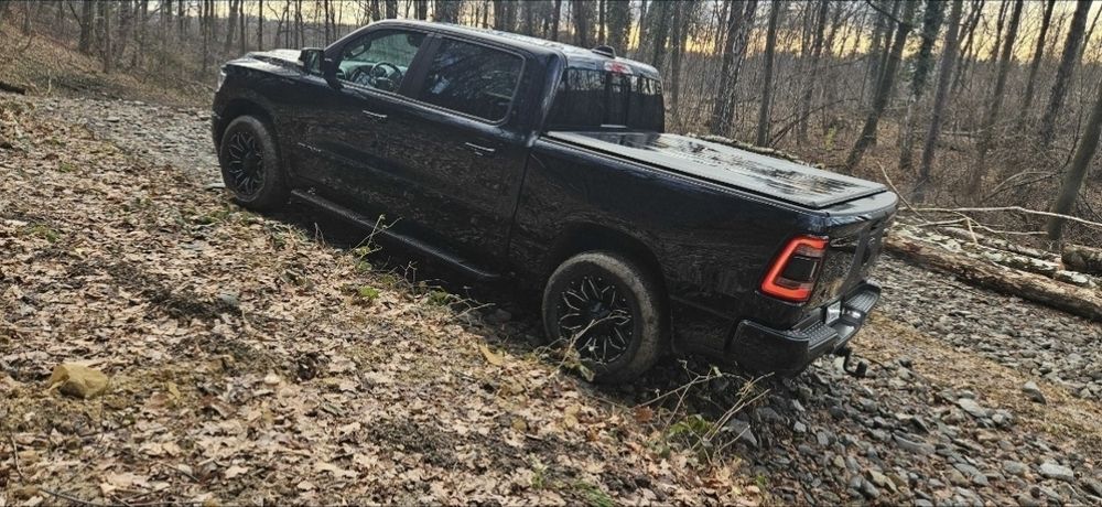 DODGE RAM 1500 rocznik 2020 5,7 Hemi + LPG, czarny, długa kabina