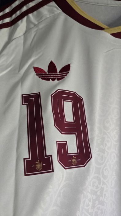 T-shirt Espanha Lamine Yamal 

Vários tamanhos

Novo e para entrega imediata
