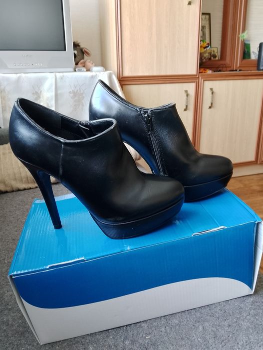 Жіночі ботинки 38 розмір нові