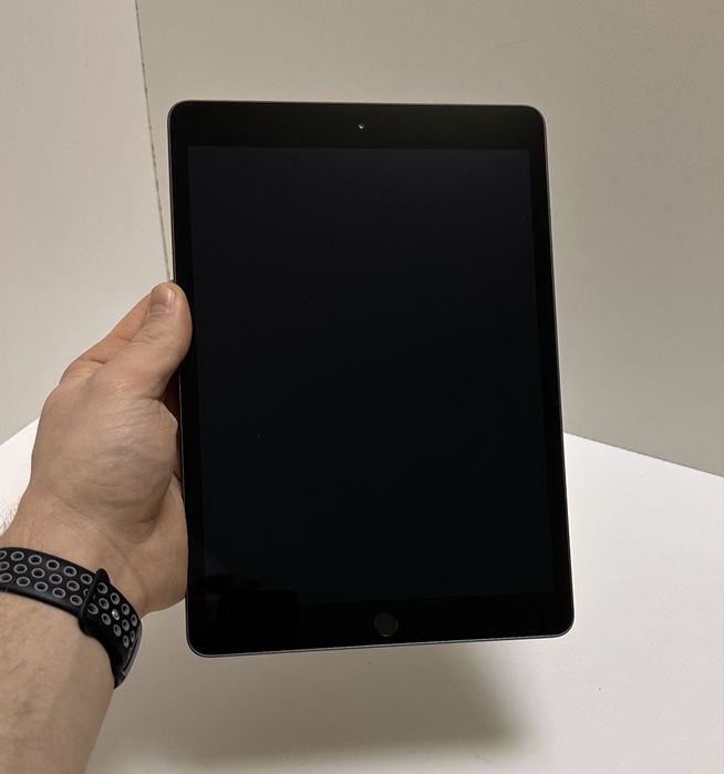 Планшет iPad 7 32GB в ідеалі/ підійде для навчання/переглялу фільмів/