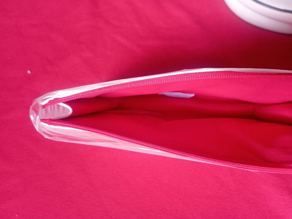 Дві білі косметички