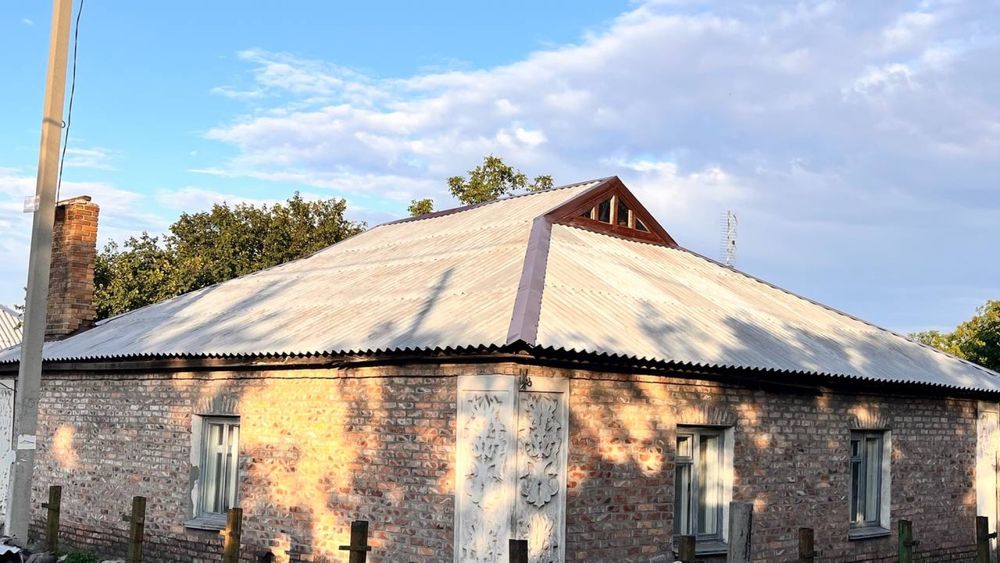 Ремонт шиферной крышы, монтаж, демонтаж, установка коньков, ветровых.