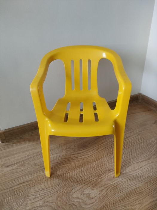 Fotelik dziecięcy plastikowy