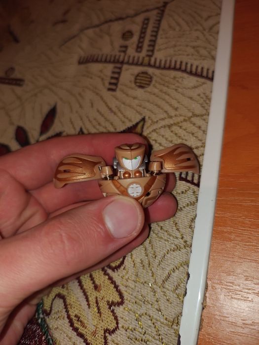 Бакугани, оригінал, Bakugan ™