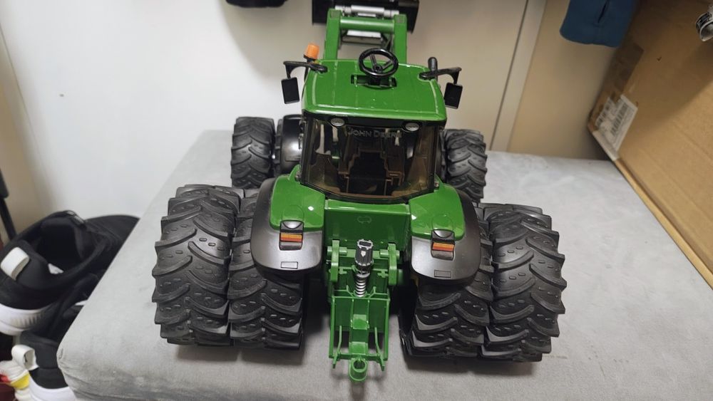 Bruder traktor john deere