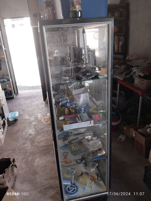 Vitrine em vidro estado usado