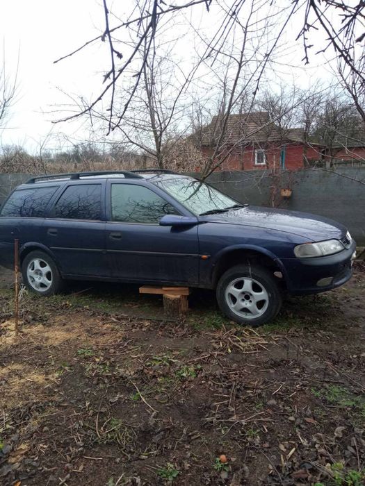 Продам різні комплектуючі до Opel Vectra B